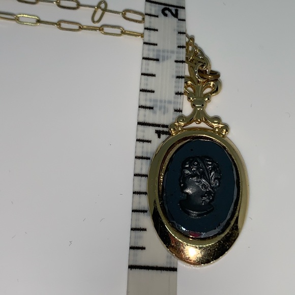 Sarah Coventry Vintage Cameo Necklace - Picture 5 of 6